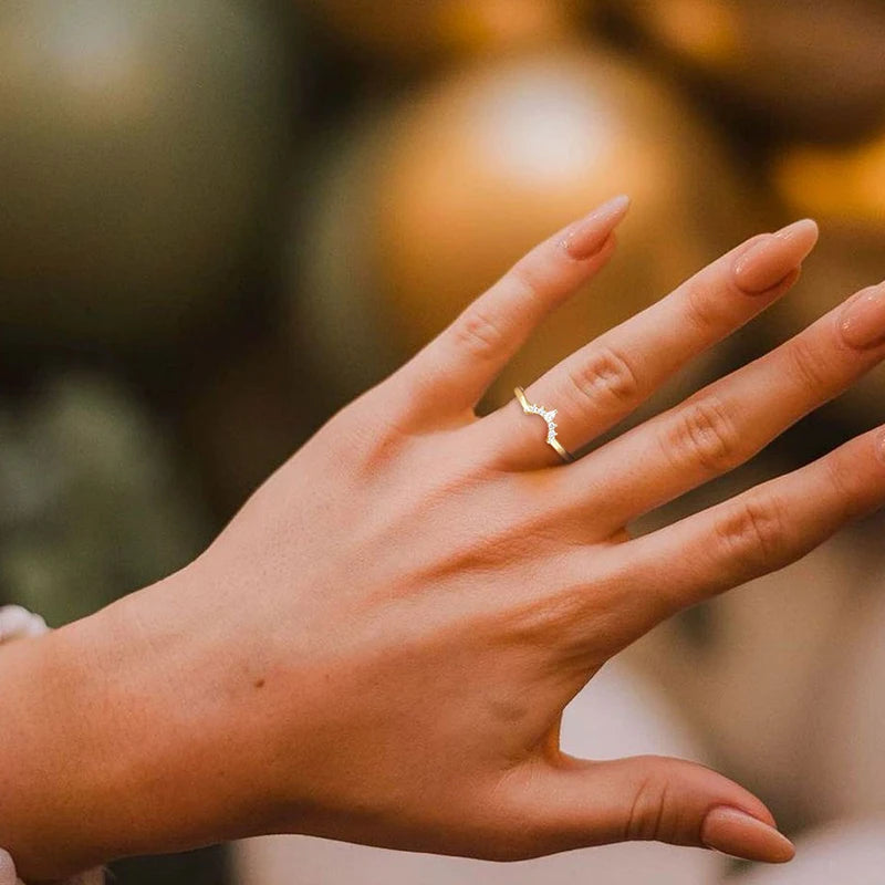 Trumium V Shaped Women Ring Crown Couple Rings Engagement Wedding Designer Copper Jewelry Anniversary Gifts Trendy Fashion